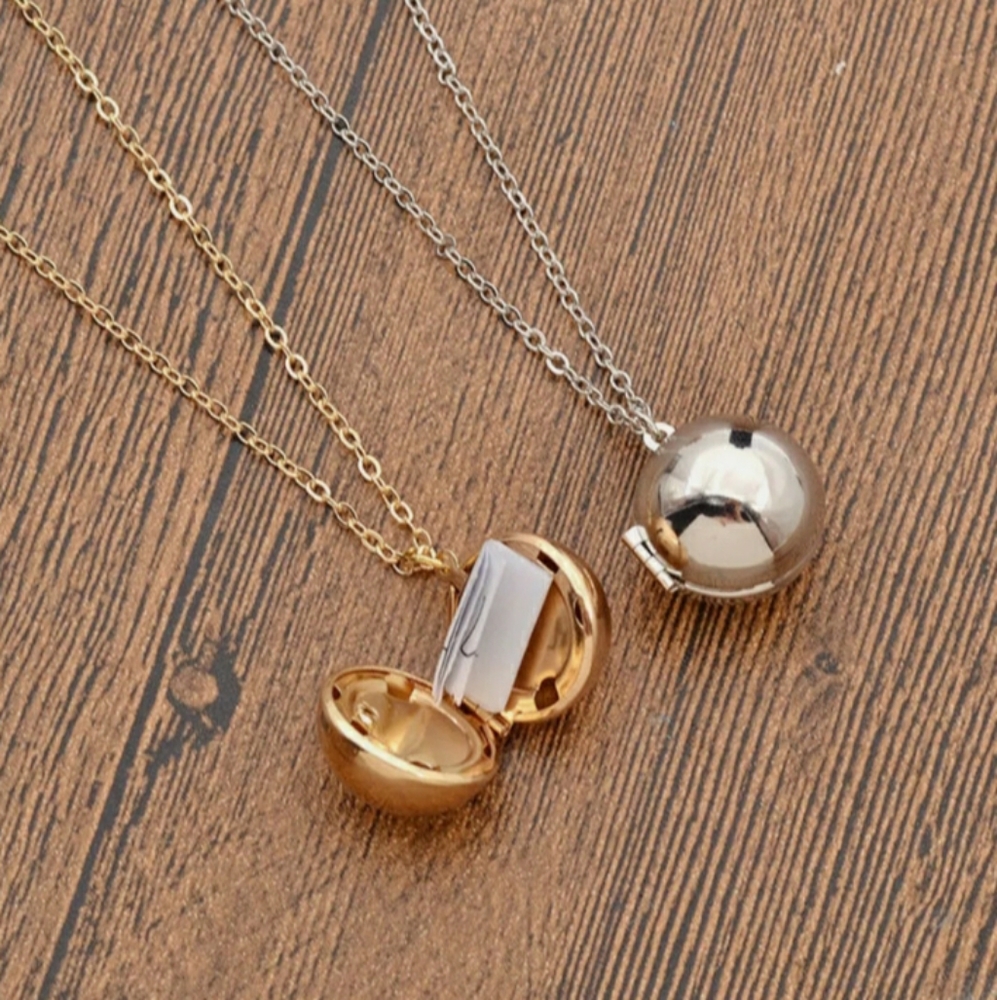 Secret Message Locket (Goldtone) - Picture 5 of 6